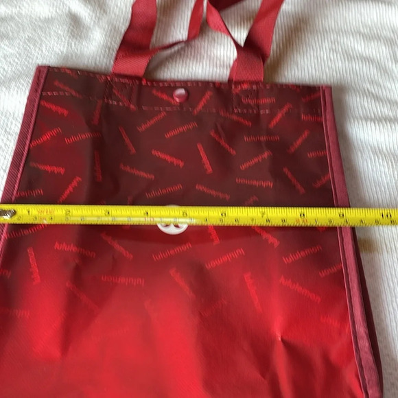 LULULEMON RED REUSABLE SMALL TOTE. Ombré w/ lululemon hits scattered all over - Picture 3 of 8